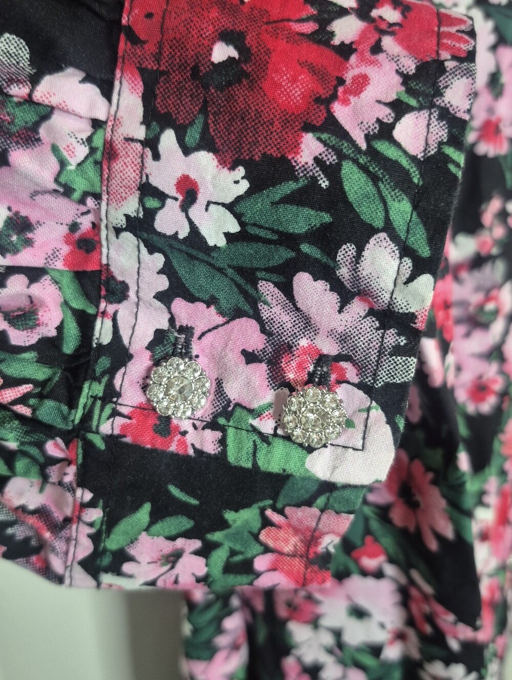 crown & ivy Black Floral Button-Front Pink Blouse Size 3X - Picture 4 of 9